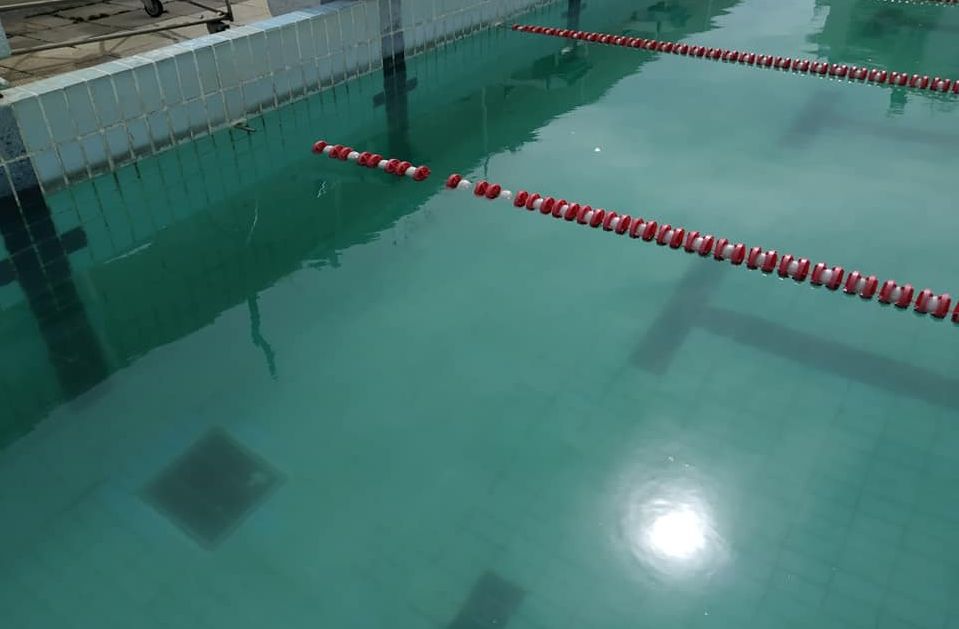 , Κολυμβητήριο Καλαμάτας: Πρασίνισε και πάλι το νερό- Εκτός προπονήσεων οι αθλητές