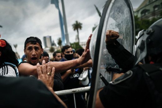 , Μαραντόνα: Επεισόδια με δακρυγόνα στο Μπουένος Άιρες (βίντεο)