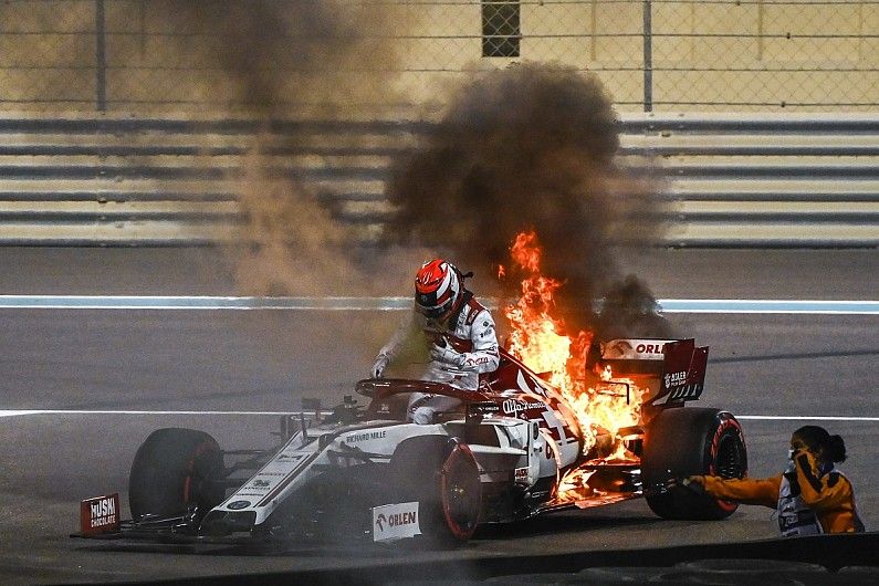 , Formula 1- Άμπου Ντάμπι: Στις φλόγες το μονοθέσιο του Ραϊκόνεν! (βίντεο)