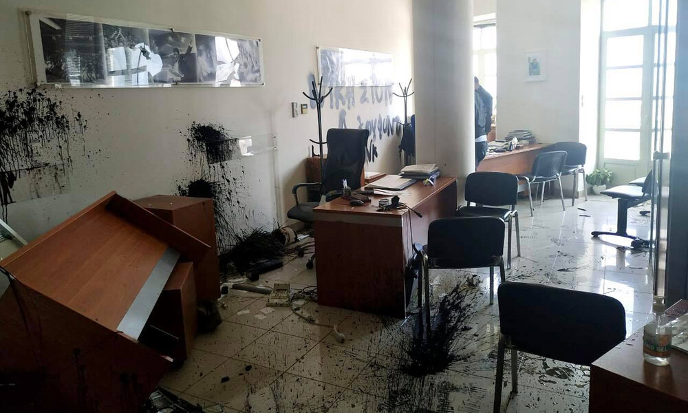 , Έσπασαν το γραφείο του Αυγενάκη στο Ηράκλειο για τον Κουφοντίνα (φωτο)