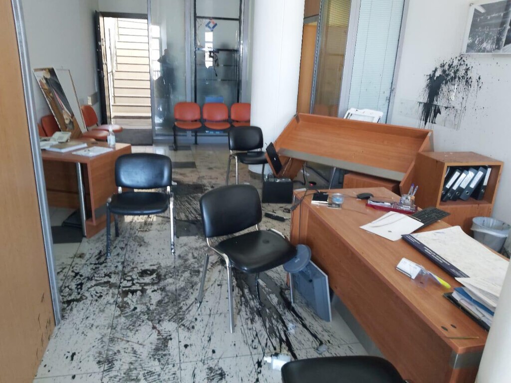 , Έσπασαν το γραφείο του Αυγενάκη στο Ηράκλειο για τον Κουφοντίνα (φωτο)