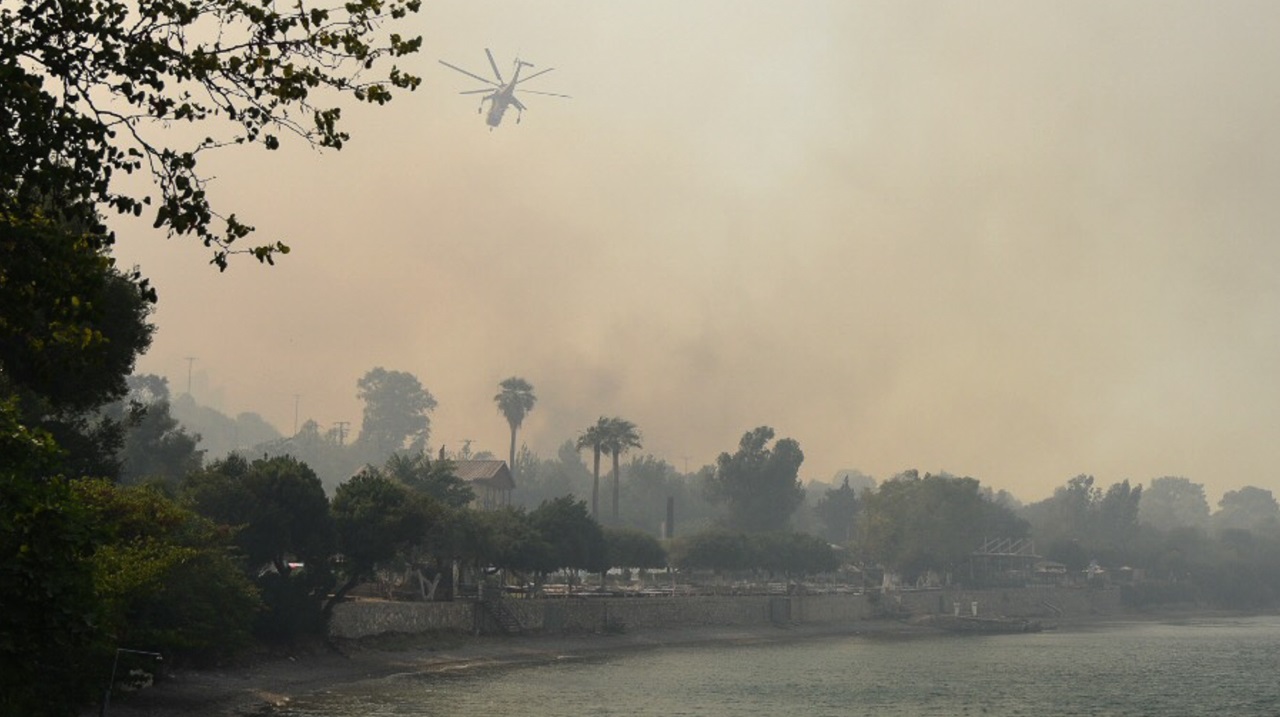 , Κάηκαν σπίτια στη Ζήρια Αχαϊας: Χάος από τη μεγάλη πυρκαγιά – Εκκενώθηκαν 4 χωριά, φόβοι για εγκλωβισμένους