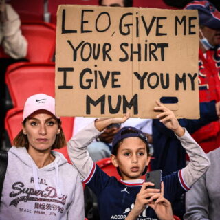 , Το πλακάτ πιτσιρικά για Μέσι: «Λίο, δώσε μου τη φανέλα σου και σου δίνω τη μαμά μου»
