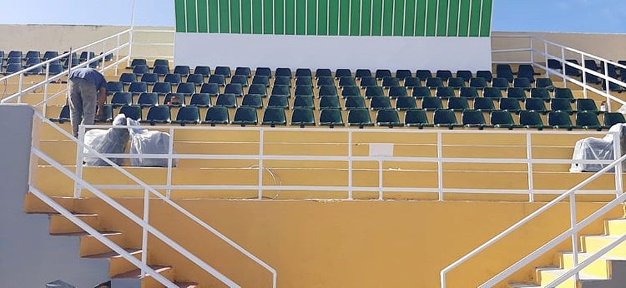 , Μεσσήνη: Τοποθετούνται τα καθίσματα στην κερκίδα και οι βαλβίδες στο στίβο (φωτο & βίντεο)