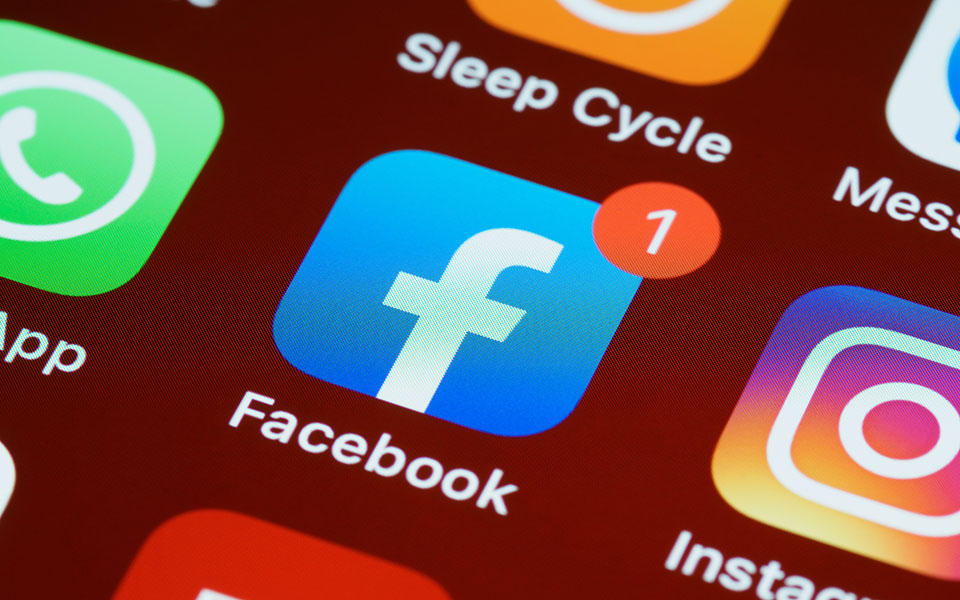 , Διπλό πλήγμα για το Facebook: Παγκόσμιο μπλακ άουτ στον απόηχο του «σκανδάλου Χόγκεν»