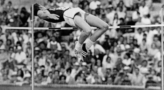 , Ντικ Φόσμπερι: Πέθανε ο θρυλικός Ολυμπιονίκης που έφερε την επανάσταση στο άλμα εις ύψος